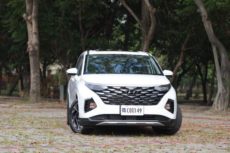 Hyundai Custin 