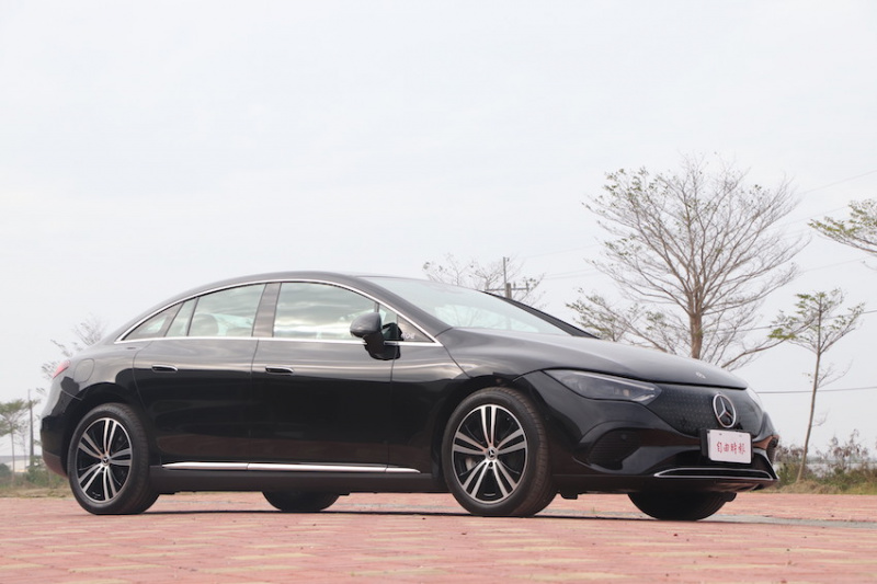 Mercedes-EQ EQE 300