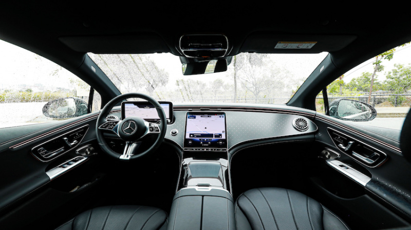 Mercedes-EQ EQE 300