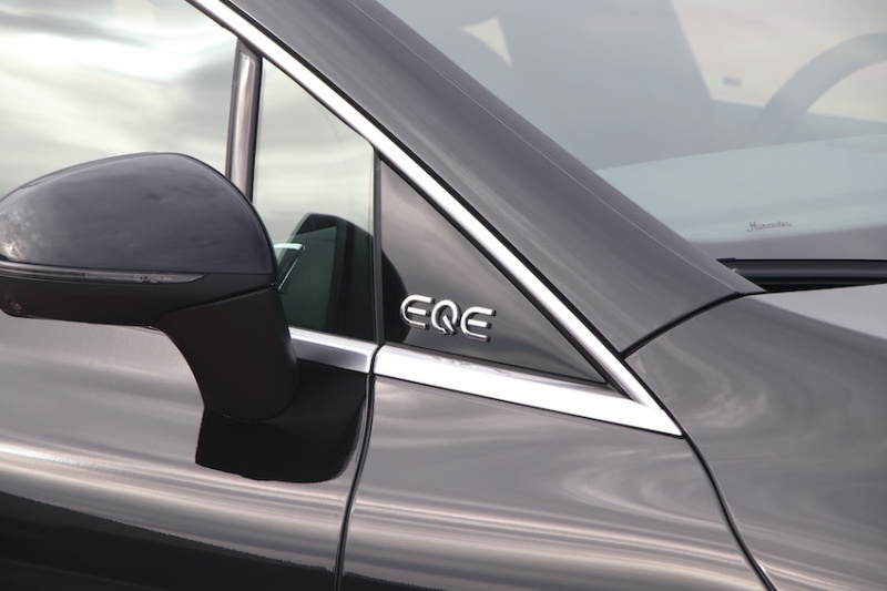 Mercedes-EQ EQE 300