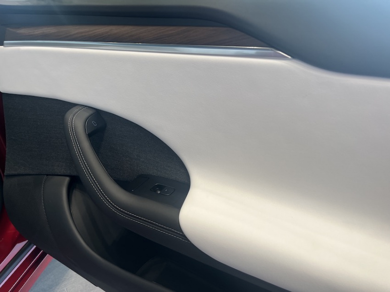 Tesla Model S 烈焰紅