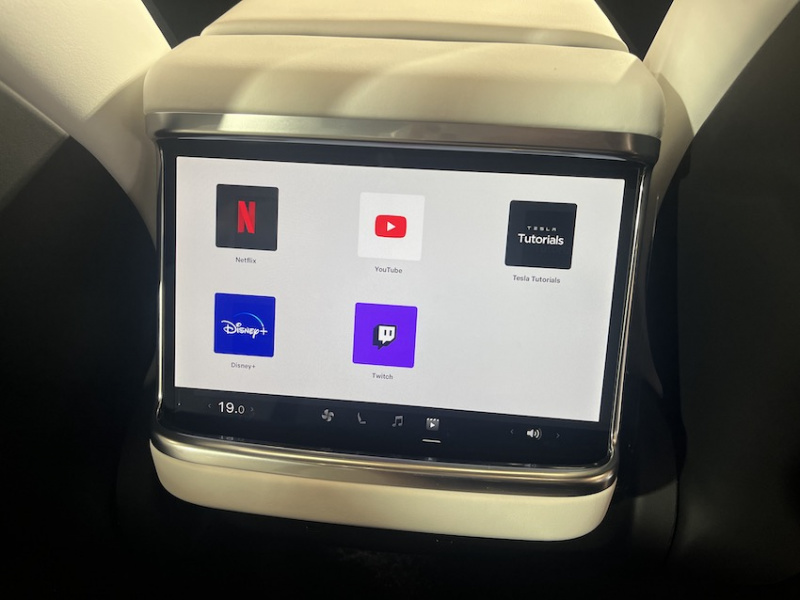 Tesla Model S 烈焰紅