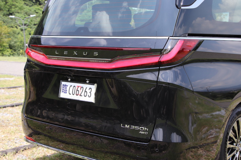 Lexus LM350h