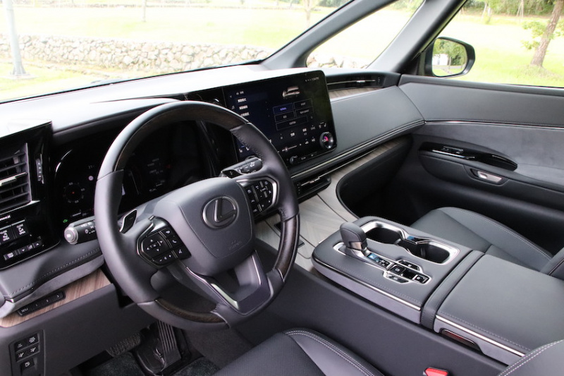 Lexus LM350h