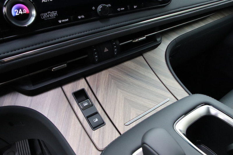 Lexus LM350h