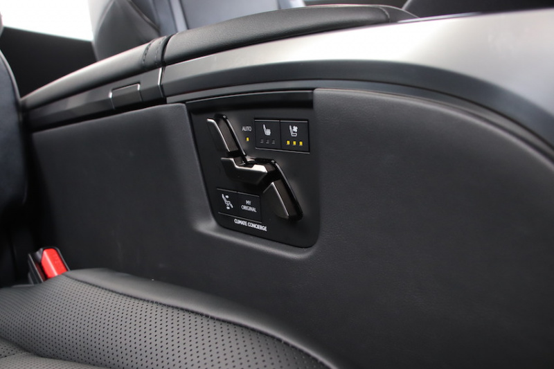 Lexus LM350h