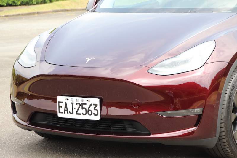 Tesla Model Y 午夜櫻桃紅