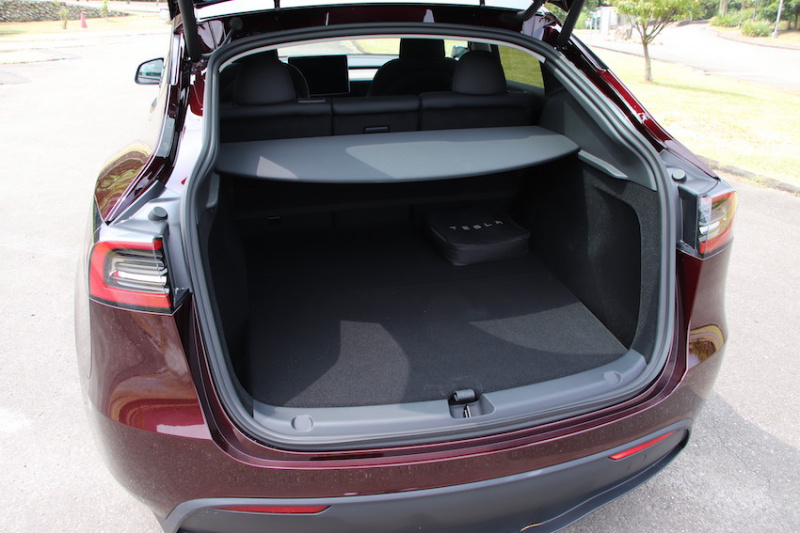 Tesla Model Y 午夜櫻桃紅