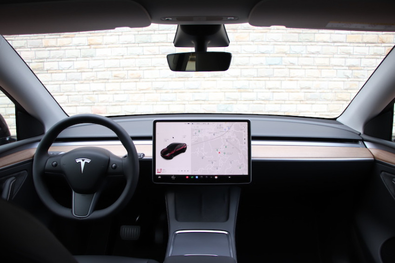 Tesla Model Y 午夜櫻桃紅