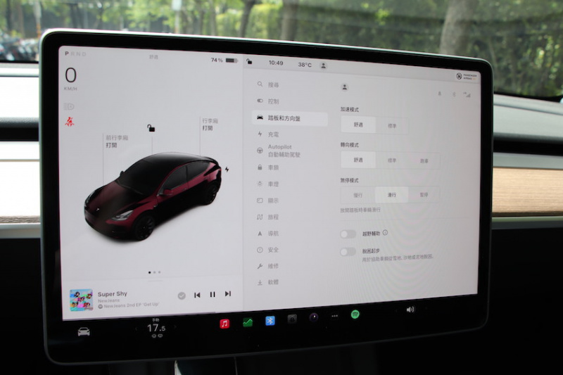 Tesla Model Y 午夜櫻桃紅