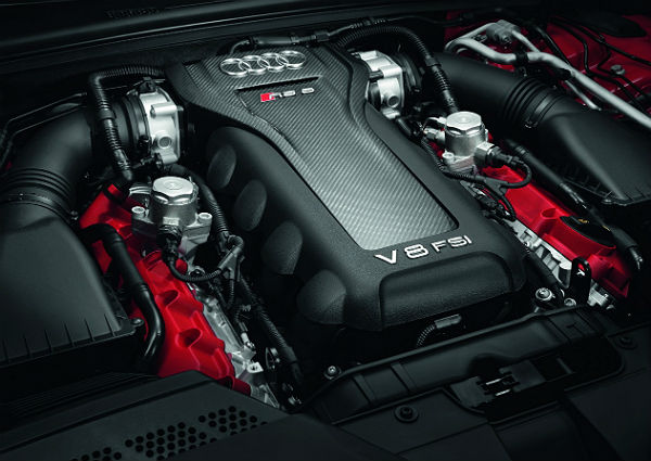 源自終極超跑Audi R8的4.2升V8 FSI缸內直噴引擎，具備了450hp和43.8kgm的最大動能，完美體現卓越的性能演繹！