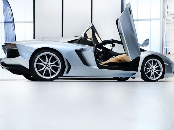 Lamborghini - Aventador Roadster 車款簡介