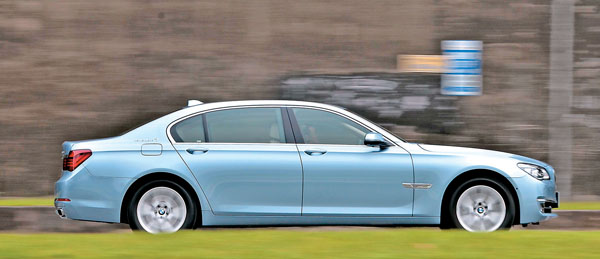 ActiveHybrid 7 L由靜止加速至時速百公里僅需5.7秒，加速表現堪稱性能車等級。
