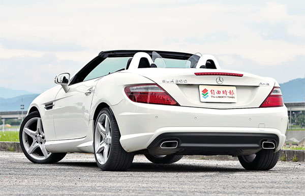 2012 Mercedes Benz Slk350 Road Test Reviews Car And Driver