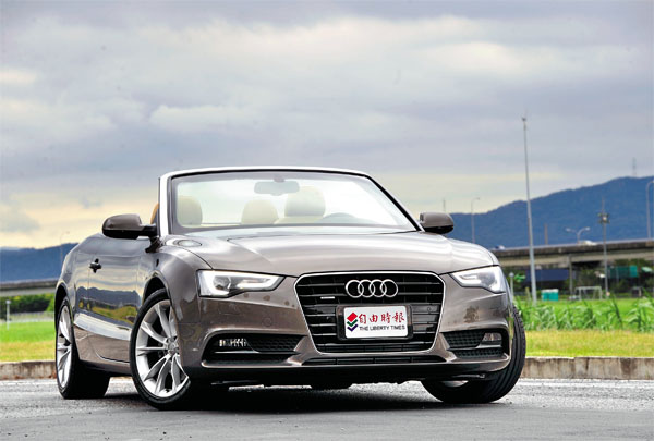 這次Audi Taiwan導入配置2.0 TFSI動力的A5 Cabriolet來取代原先引進的3.0 V6 TFSI機械增壓動力車型，不僅車價便宜了45萬，每年還可少繳接近5千元的稅金給政府，對想坐擁拉風敞篷車的買家不失為一個更划算的選擇。