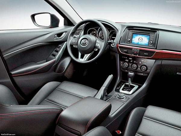 新一代Mazda6的儀表控台設計相當簡潔大方，作工與質感也相當精緻，流露出歐洲高級車的風格。