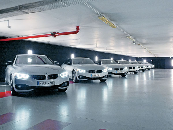 在里斯本國際機場的地下停車場內，一整列銀色的435i Sport Line等著各國媒體前來取車試駕。