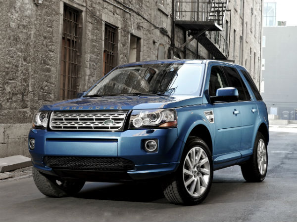 內外全面進化,並搭載全新汽 / 柴油動力的New Freelander 2 2.0 Si4 HSE和New Freelander 2 2.2 SD4 HSE,以同級唯一俱頂尖全地形穿越能力,最為豐富全面的配備的Compact LSUV首選。Land Rover台灣總代理九和汽車針對全車系正13年式推出「Final Call:0利率專案」,享120萬40期0%貸款,並獲贈原廠倒車影像攝影輔助系統及整合式中文衛星導航系統。