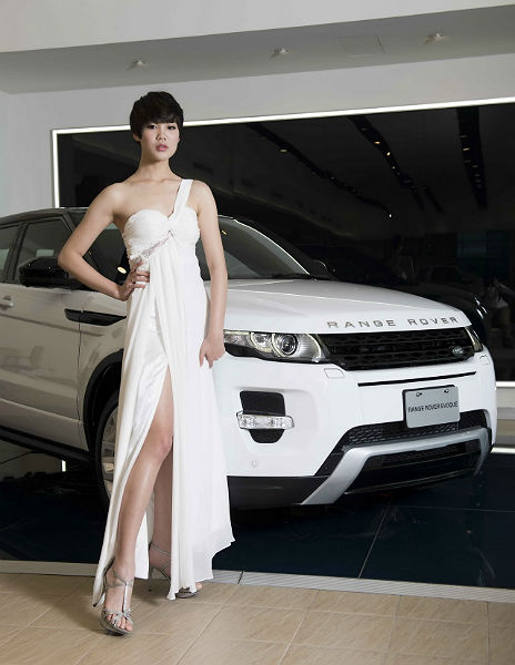 JAGUAR LAND ROVER 與名模攜手 再現當代前衛英倫風華