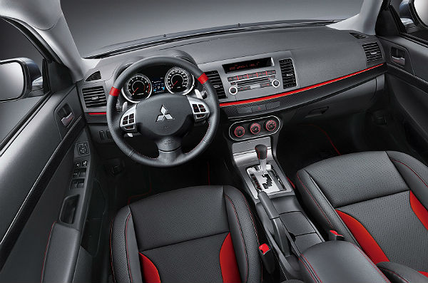 MITSUBISHI 推出 LANCER iO 1.8/2.0 烈焰紅內裝