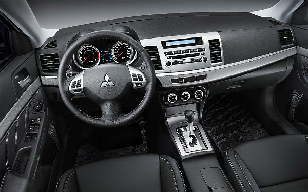 MITSUBISHI 推出 LANCER iO 1.8/2.0 烈焰紅內裝