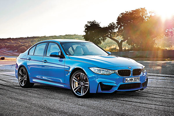 新一代BMW M3則為4門高性能房車，其動力配置和M4 Coupé如出一轍，0～100公里／時加速同樣僅需4.1秒（7速M DCT雙離合器自手排車型），兩者加速實力不分軒輊。