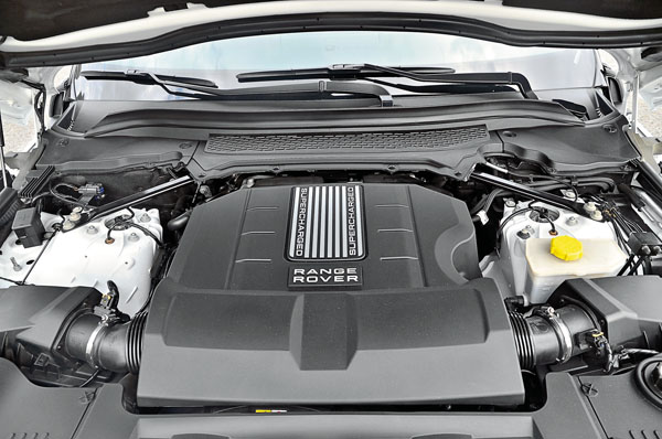 這具5.0升V8缸內直噴機械增壓引擎，可輸出510匹最大馬力與63.7公斤米峰值扭力，經濟部能源局公布的歐規平均油耗為6.5公里／公升。