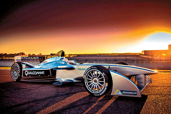 圖為由Spark Racing Technology與Renault、Dallara、McLaren Electronics Systems和Williams Advanced Engineering等合作開發的Spark-Renault SRT_01E電動方程式賽車。