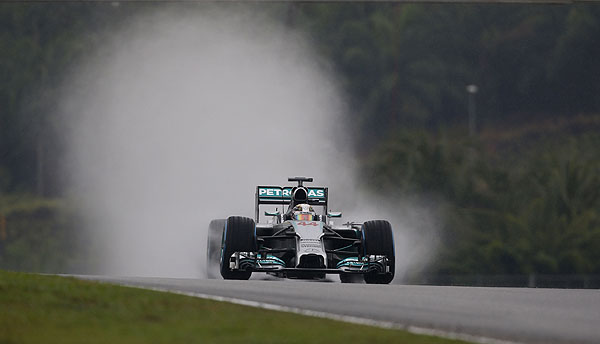 L. Hamilton 與 N. Rosberg 稱霸馬來西亞