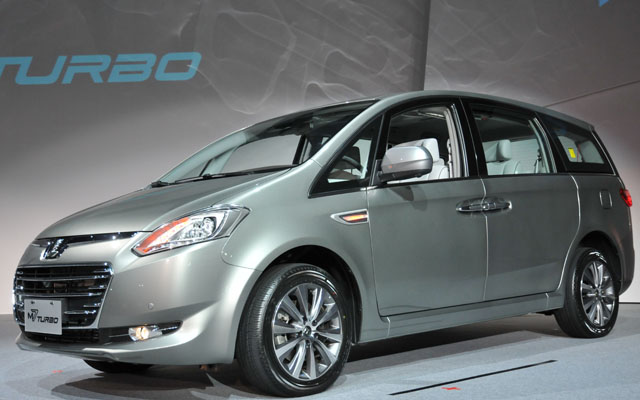 LUXGEN 推小改款 MPV「M7 TURBO」