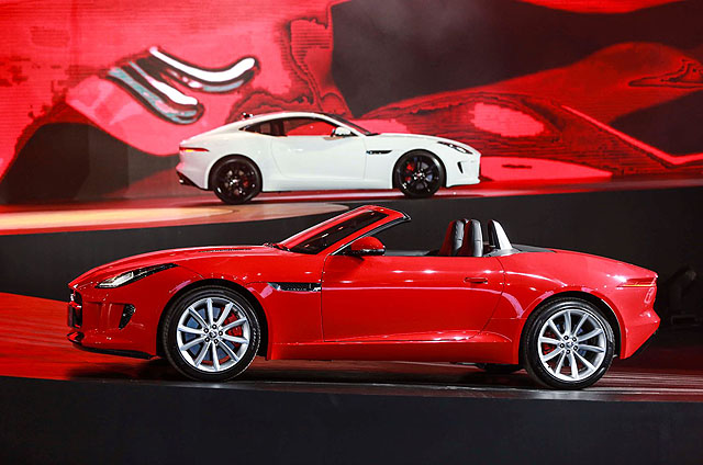 全新世代跑車力作F-Type的Coupé與Roadster，呈現當代Jaguar的設計美學。