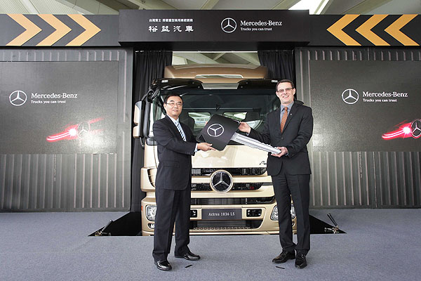 賓士推出 Actros 1836 LS 重型商用車