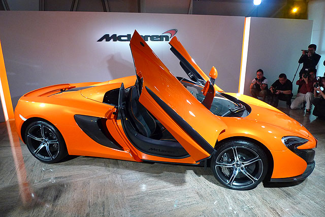 鷗翼、鍘刀，或是如圖 McLaren 650S 的前上開，在 Evantra 面前，都變成過時的設計。(記者張慶輝攝)