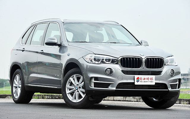 BMW總代理汎德公司去年底在國內推出全新第3代X5豪華SUV，並首度導入2.0升小排氣量直4柴油Turbo動力的xDrive25d，開出278萬起的入門價，大幅降低了該車系的入手門檻。