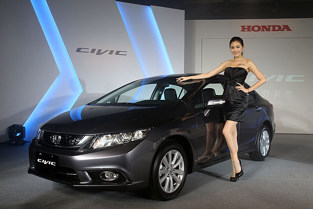 New Civic新增深鈦灰車色。