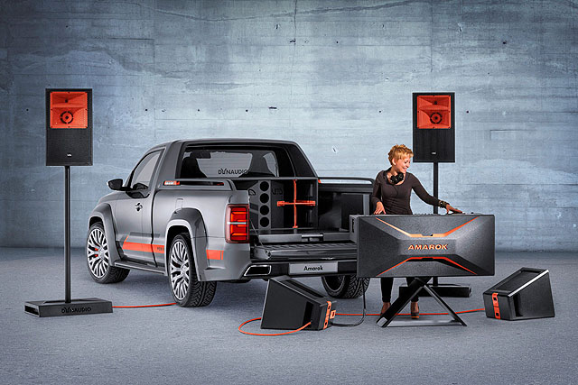 Amarok Power上搭載的DJ設備相當完整，從混音器唱盤到音響應有盡有，若能再增加燈光效果肯定更完美。