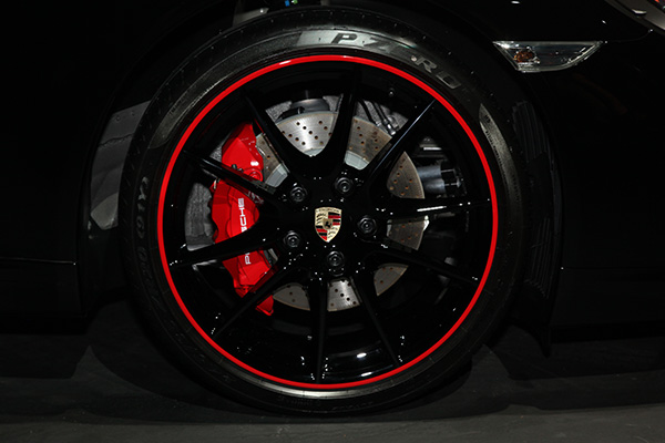 地區化特殊款！Porsche 展出限定 5 輛 911 Carrera S 台灣客製版