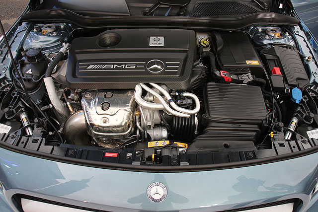 GLA 45 AMG 4MATIC可輸出360匹的強大馬力，引擎上一樣有「One Man、One Engine」的銘牌。