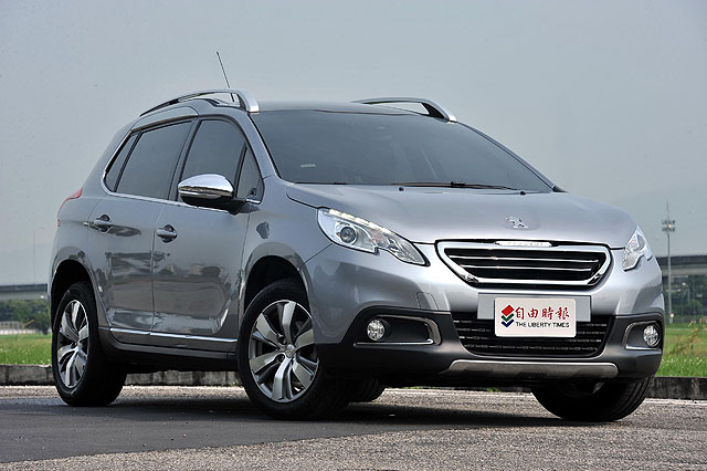 Peugeot 2008有著4米2不到的車長與1米56的車高，車身尺碼跟日產Juke和MINI Countryman相當接近，訴求注重lifestyle的個人或小家庭買家。