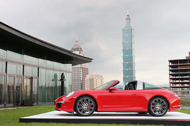 不同的上空風情 Porsche 911 Targa 4 上市