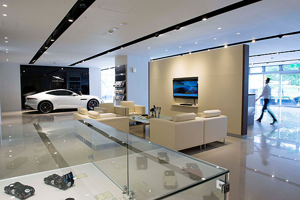 JAGUAR LAND ROVER 中和展間落成