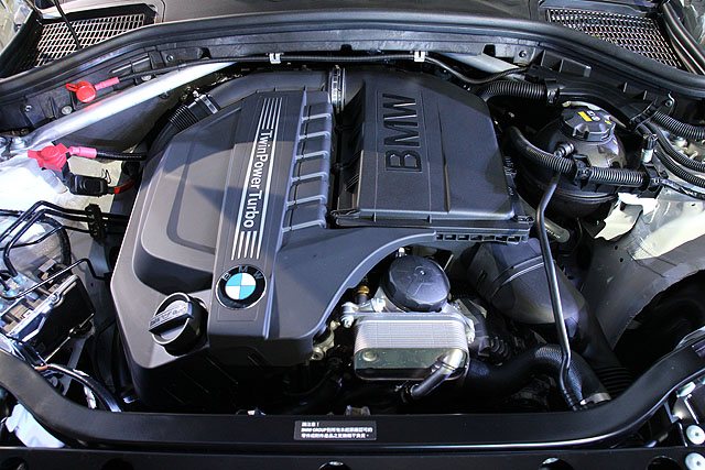 汎德共引進xDrive28i、xDrive35i兩款汽油引擎，以及xDrive30d柴油引擎等三款動力。圖為xDrive35i。