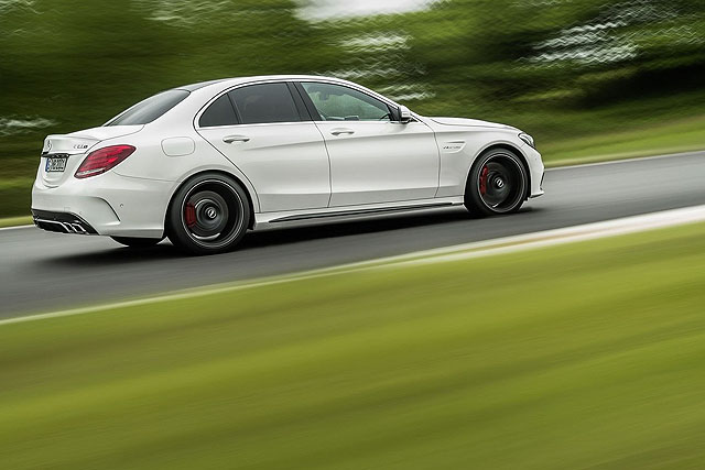 雖然未用上雙離合器變速箱，C63 AMG S的0-100公里／時加速依然僅需4秒。