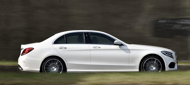 本車0～100公里／時加速僅需6.6秒，雖不足以壓到BMW同級的328i，卻還是要比有著相同動力心臟的Infiniti Q50 2.0t快上0.6秒。