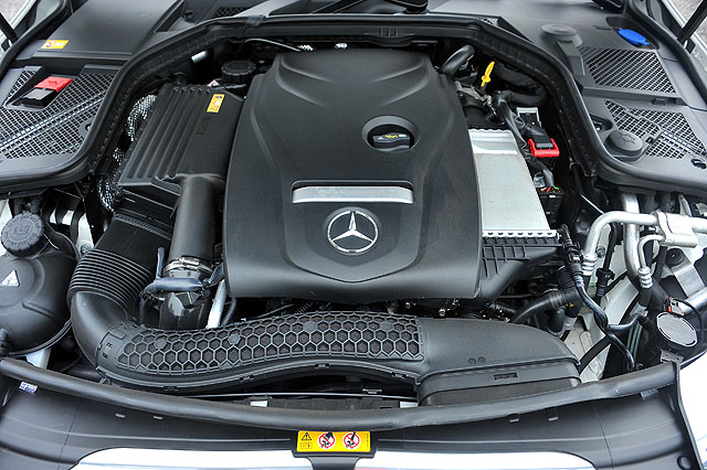 C250配置的是一具2.0升缸內直噴Turbo引擎，可輸出211匹最大馬力，並從1,200轉即可產生峰值為35.7公斤米扭力高原，能源局公布的油耗數據每公升汽油可跑14.0公里，達到該排氣級距最佳的第1級。