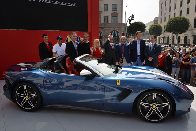 Ferrari日前在北美正式發表F60 America，這款為了紀念Ferrari進入北美市場60年的限量車款，儘管售價高達新台幣7500萬，還是在發表的同時宣告完售了。（圖片來源／法新社）