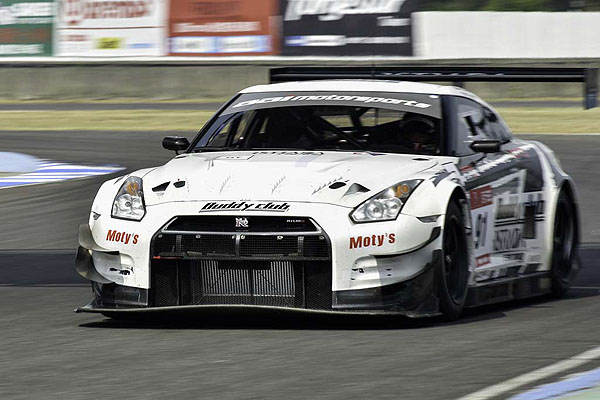 GT-R 廠車現身大鵬灣  台灣大賽車最終站奪冠