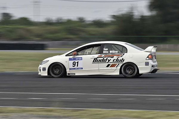 GT-R 廠車現身大鵬灣  台灣大賽車最終站奪冠