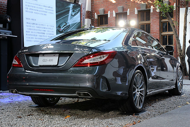 透過AMG Line套件的點綴，CLS 400的後保桿造型看起來也更加動感。