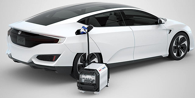這組外接的移動電源，就像是超大顆的行動電源般，但電力來源是從FCV而來。